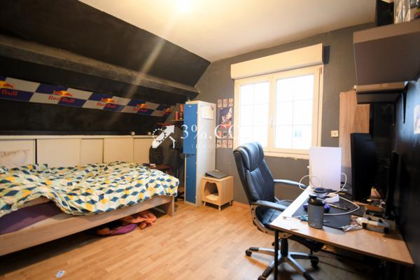 Maison de 86 m² à rénover avec 3 chambres, séjour de 34m², jardin et garage a Pompey (54). Pompey (54340)