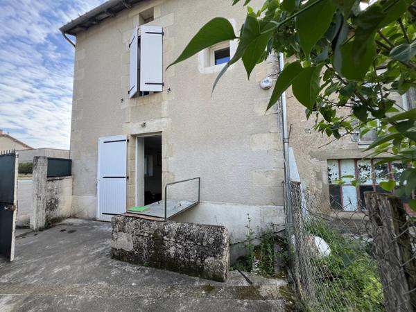 Vente                                                      Maison de village
                        
                     3 pièces                      81 m2                     à Gouex