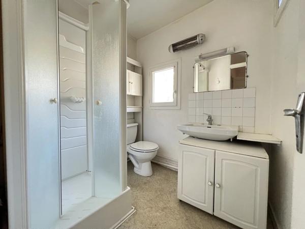 Vente                                                      Maison de village
                        
                     3 pièces                      81 m2                     à Gouex