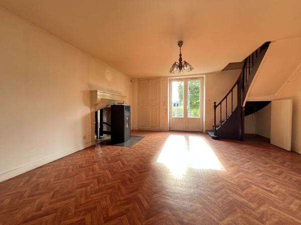 Vente                                                      Maison de village
                        
                     3 pièces                      81 m2                     à Gouex
