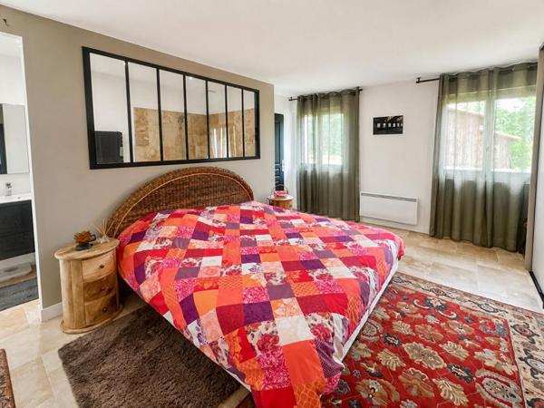 Propriété en pierre 290 m² avec gîte, dépendances, piscine et 4 ha