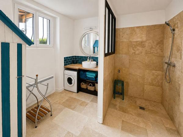 Propriété en pierre 290 m² avec gîte, dépendances, piscine et 4 ha