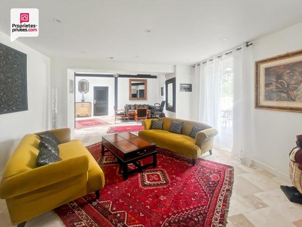 Propriété en pierre 290 m² avec gîte, dépendances, piscine et 4 ha