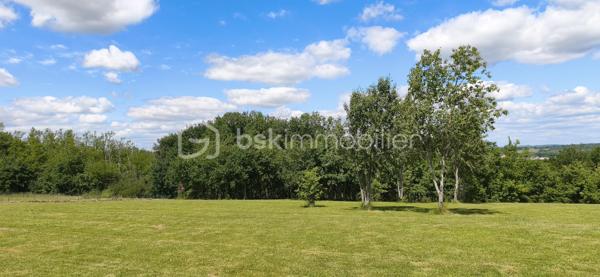 Vends terrain constructible de 1360 m2 au calme, proche de Monclar de Quercy et de toutes commodités. Situé à 20 minutes de Montauban, ce terrain vous accueille dans un environnement très calme dans la nature, un petit coin de paradis... Proche de Montauban ou Gaillac et à une heure de l'aéroport de Toulouse-Blagnac, ce terrain plat, au calme et en hauteur vous séduira pour son emplacement privilégié.

PRIX H.A.I. : 35000 €

Contactez votre conseiller BSK Immobilier :
PIERLOT Corentin - Agent commercial immatriculé au RSAC d'Albi sous le numéro 521641936.

INFORMATIONS ET VISITES : 0621220824
