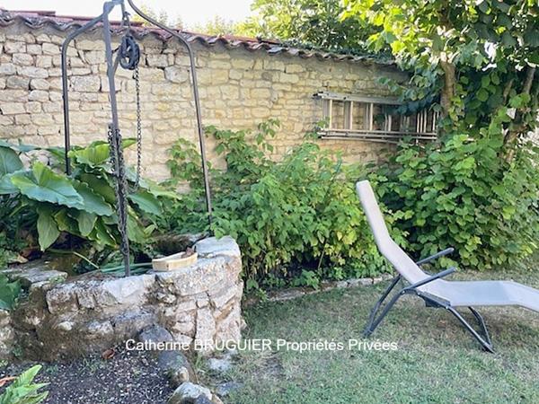 Charme et quiétude pour cette propriété de 148 m2 4 chambres dépendance piscine jardin