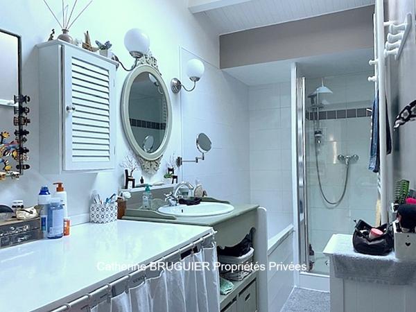 Charme et quiétude pour cette propriété de 148 m2 4 chambres dépendance piscine jardin