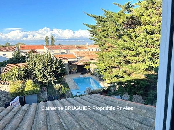 Charme et quiétude pour cette propriété de 148 m2 4 chambres dépendance piscine jardin