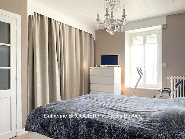 Charme et quiétude pour cette propriété de 148 m2 4 chambres dépendance piscine jardin