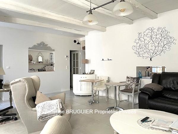 Charme et quiétude pour cette propriété de 148 m2 4 chambres dépendance piscine jardin