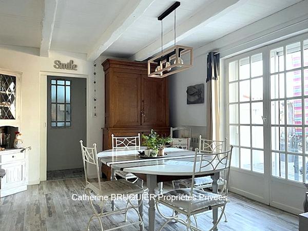 Charme et quiétude pour cette propriété de 148 m2 4 chambres dépendance piscine jardin