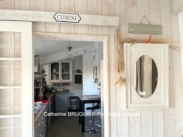 Charme et quiétude pour cette propriété de 148 m2 4 chambres dépendance piscine jardin