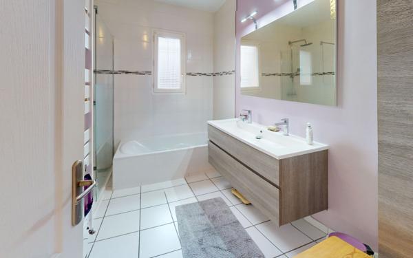 Maison à vendre    5 pièces • 106 m2 Vaulx-en-Velin