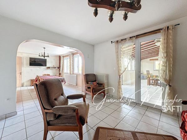 Grande maison familiale – Deux habitations réunies – Immense terrain – Nombreuses dépendances – Gros potentiel