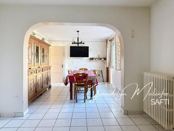 Grande maison familiale – Deux habitations réunies – Immense terrain – Nombreuses dépendances – Gros potentiel