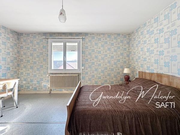 Grande maison familiale – Deux habitations réunies – Immense terrain – Nombreuses dépendances – Gros potentiel