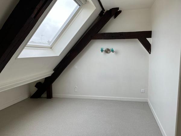 A LOUER APPARTEMENT  PLEIN CENTRE VILLE DE ST QUENTIN 02100