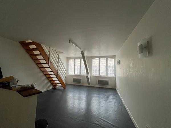 A LOUER APPARTEMENT  PLEIN CENTRE VILLE DE ST QUENTIN 02100