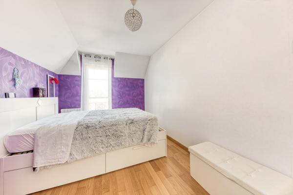 Très bel appartement 4 pièces de 90.36 m² à Emerainville dans la résidence de l'Orangerie au deuxième et dernier étage.