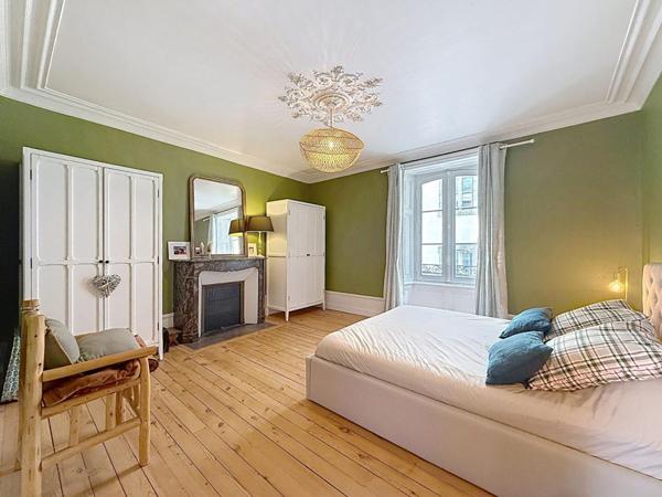 Appartement de caractère de 155 m² dans un ancien hôtel particulier. Vannes Hyper Centre