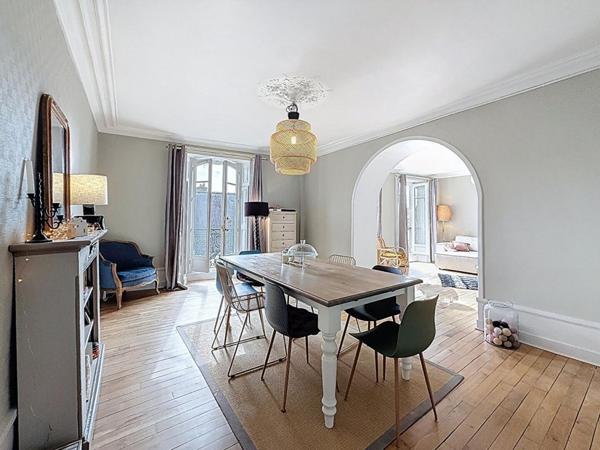 Appartement de caractère de 155 m² dans un ancien hôtel particulier. Vannes Hyper Centre