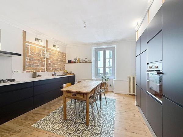 Appartement de caractère de 155 m² dans un ancien hôtel particulier. Vannes Hyper Centre