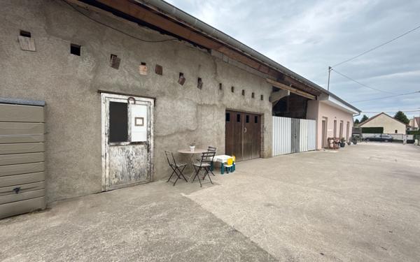 Maison à vendre    7 pièces •  Athée