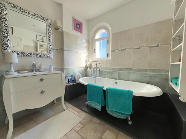 Trans en Provence villa 286 m² piscine couverte