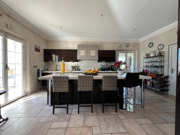 Trans en Provence villa 286 m² piscine couverte