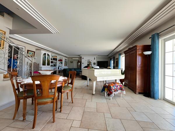Trans en Provence villa 286 m² piscine couverte
