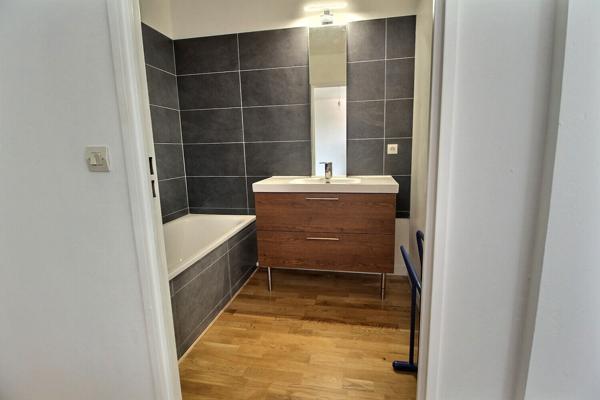 MASSY Centre ville - Appartement Massy 2 pièce(s) 45 m2 au dernier étage, cave, parking