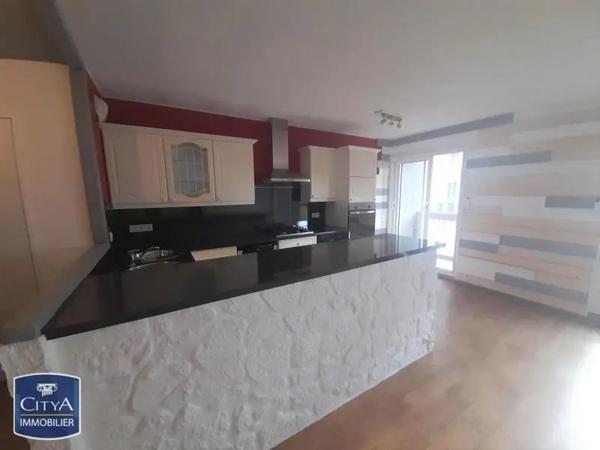 Appartement à louer 4 pièces 76.65m² Cholet (49300)