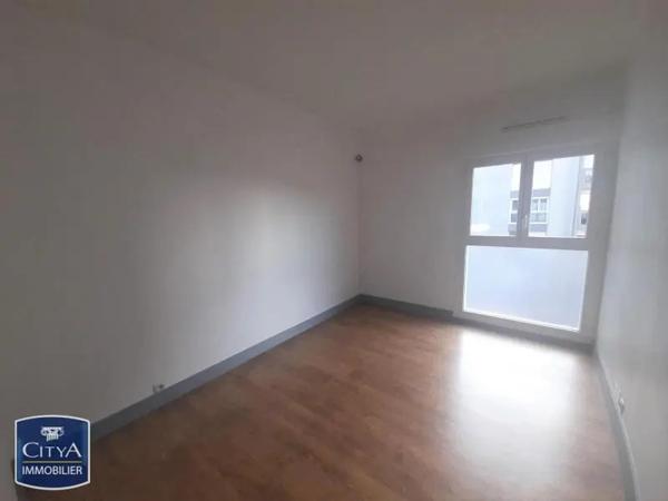 Appartement à louer 4 pièces 76.65m² Cholet (49300)