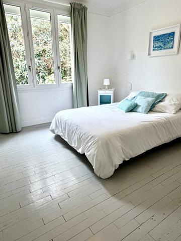 Dpt Finistère (29), à vendre PLOUGASTEL DAOULAS maison T6 de 240 m² - Terrain de 3 700 m² - vue Rade