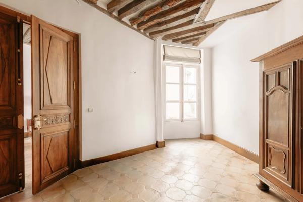 Paris 5 - HENRI IV- Quai de la Tournelle - Sectorisation Henri IV Appartement de charme du 18e siècle