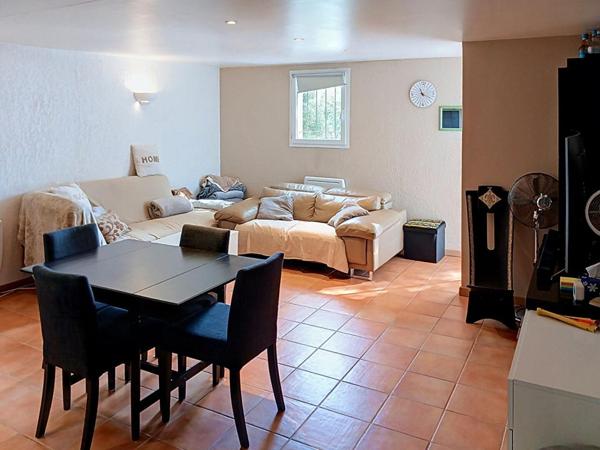 Maison sur 4809m² de terrain avec appartement indépendant et garage - Brignoles