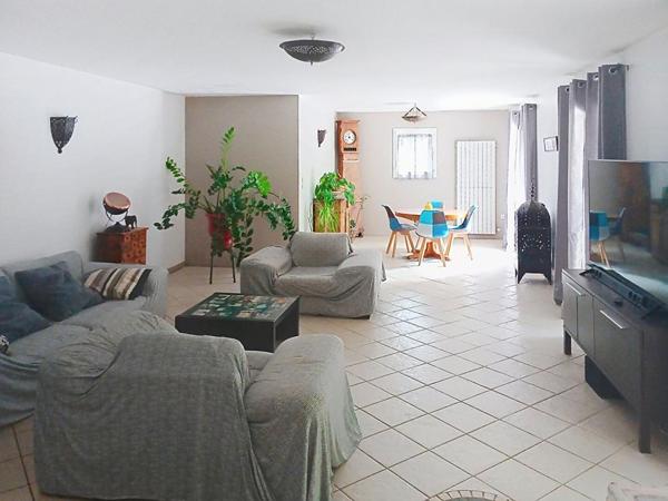 Maison sur 4809m² de terrain avec appartement indépendant et garage - Brignoles
