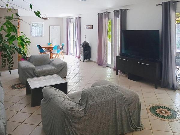 Maison sur 4809m² de terrain avec appartement indépendant et garage - Brignoles