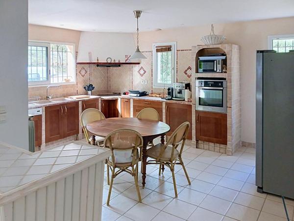 Maison sur 4809m² de terrain avec appartement indépendant et garage - Brignoles