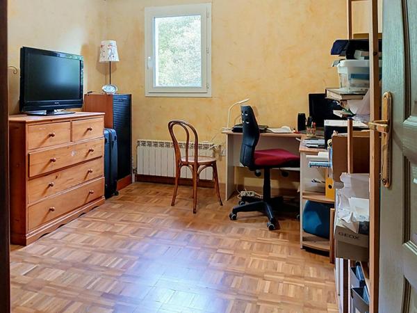 Maison sur 4809m² de terrain avec appartement indépendant et garage - Brignoles