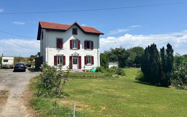 Maison à louer    5 pièces •  Guiche