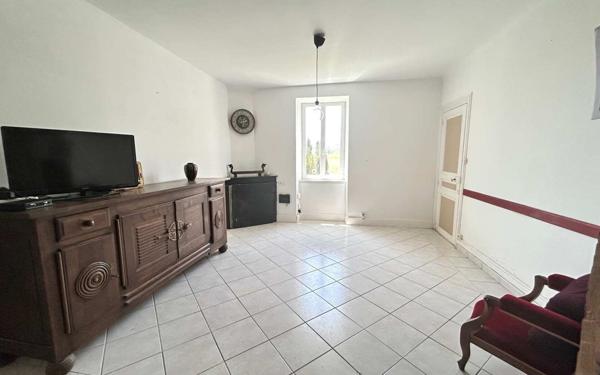 Maison à louer    5 pièces •  Guiche