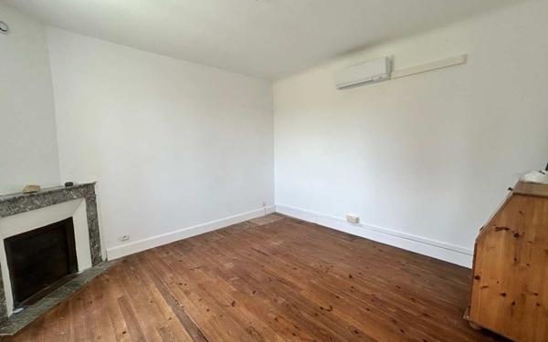 Maison à louer    5 pièces •  Guiche