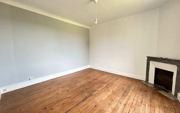 Maison à louer    5 pièces •  Guiche