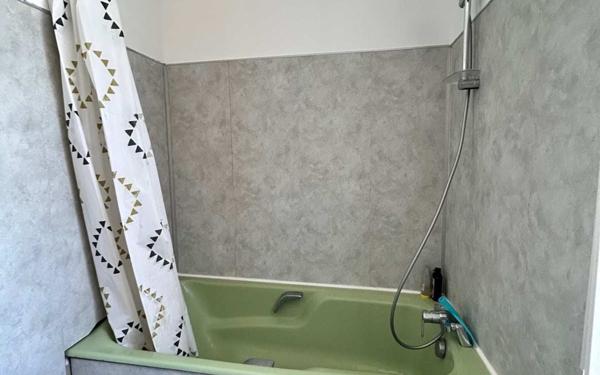 Maison à louer    5 pièces •  Guiche