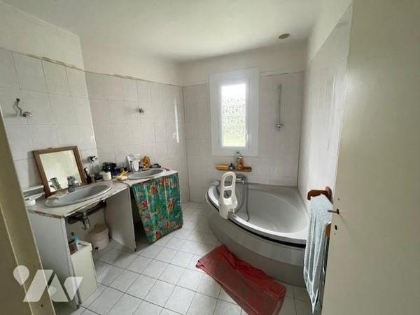 SAINT PHILBERT DE GRAND LIEU , en village maison T4