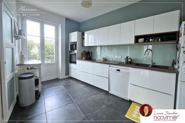 Place Viarme, appartement 5 pièces de 110 m2, 3 chambres, 1 bureau