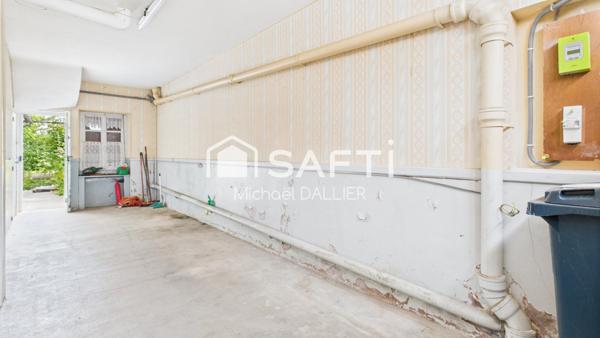 Maison T6 à RAFRAICHIR - 4 Chambres - 2 Garages - Visite Virtuelle et Plans de la Maison Disponibles.