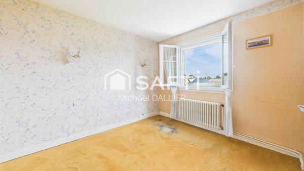 Maison T6 à RAFRAICHIR - 4 Chambres - 2 Garages - Visite Virtuelle et Plans de la Maison Disponibles.