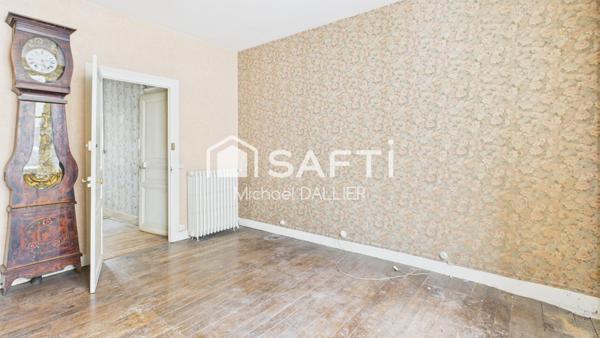 Maison T6 à RAFRAICHIR - 4 Chambres - 2 Garages - Visite Virtuelle et Plans de la Maison Disponibles.