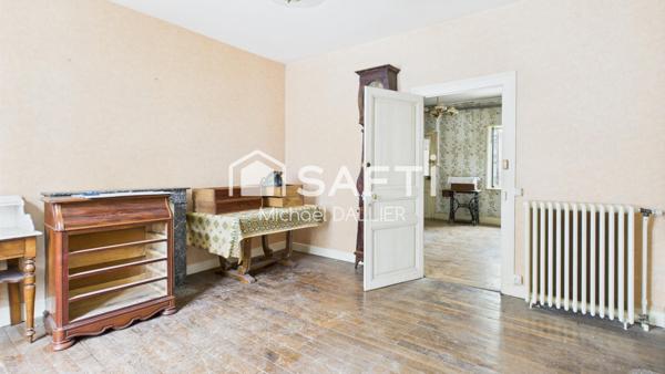 Maison T6 à RAFRAICHIR - 4 Chambres - 2 Garages - Visite Virtuelle et Plans de la Maison Disponibles.